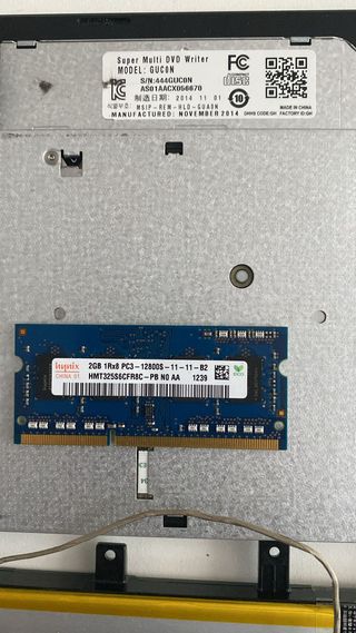 Pantalla 15,6" de ASUS X554L + Teclado + DVD