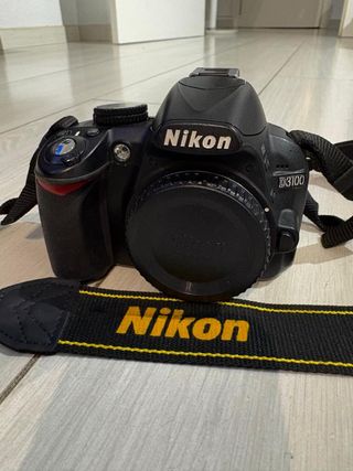 Cámara Nikon D3100 + Accesorios