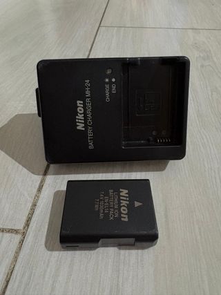Cámara Nikon D3100 + Accesorios