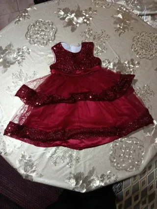 Vestido rojo brillante para niña 6años o de 5años
