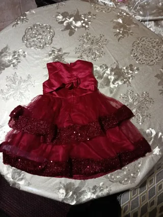Vestido rojo brillante para niña 6años o de 5años