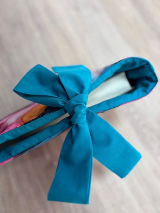 Funda libro/tablet plumas multicolor