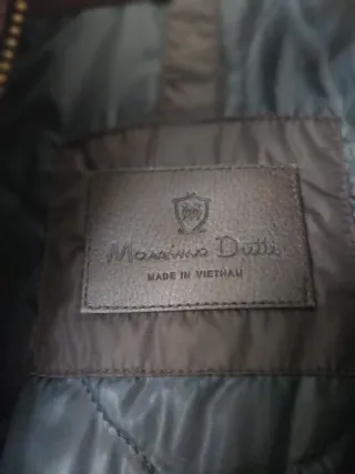 Parka hombre marrón y granate.