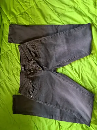 Jeans da ragazza blu e marroni