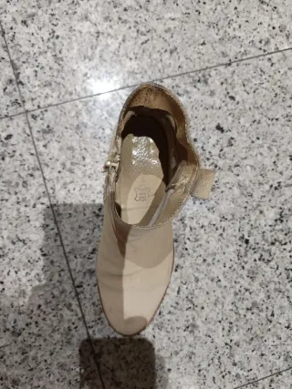 Botines beige con flecos