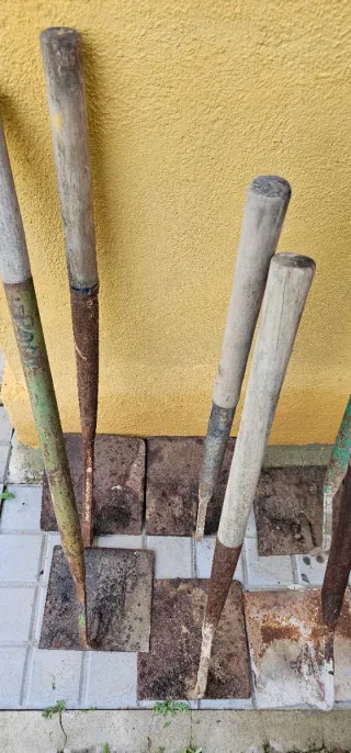 Herramientas de Jardín y Construcción