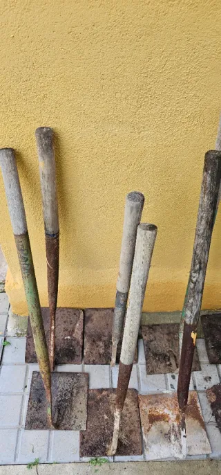 Herramientas de Jardín y Construcción