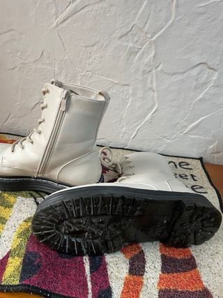 Botas  Beige con Cordones y Cremallera
