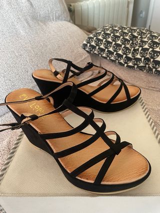 Sandalias Eva López T.39-40 rojas y/o negras