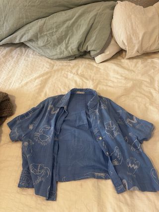 Camisa Bershka Estampado Signos Zodiaco Talla M