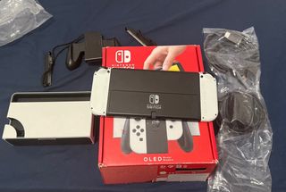 Nintendo Switch OLED Bianca e Rossa