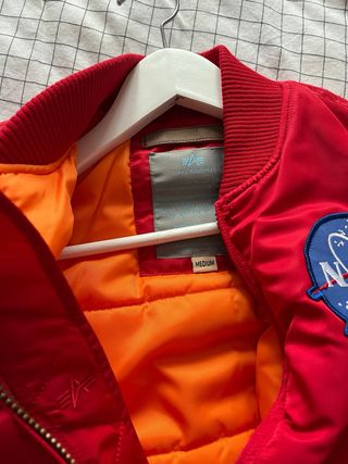 Cazadora Alpha Industries NASA Roja