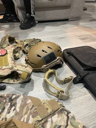 Equipo Airsoft Completo: Arma, Chaleco, Casco