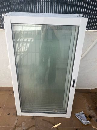 Ventana corredera aluminio blanca