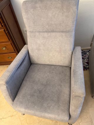Sillón reclinable de tela gris