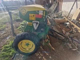 Sembradora GIL cereal 3.5 metros de anchura.
