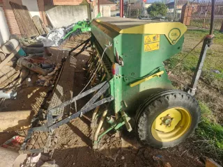 Sembradora GIL cereal 3.5 metros de anchura.