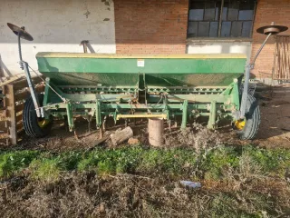 Sembradora GIL cereal 3.5 metros de anchura.