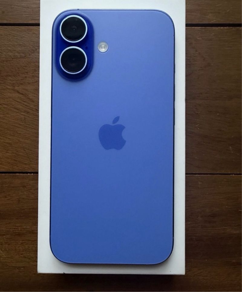 iPhone 16 Ultramarino 128GB - como nuevo