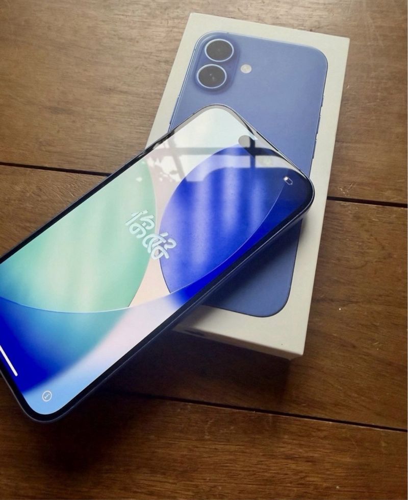 iPhone 16 Ultramarino 128GB - como nuevo afbeelding 3
