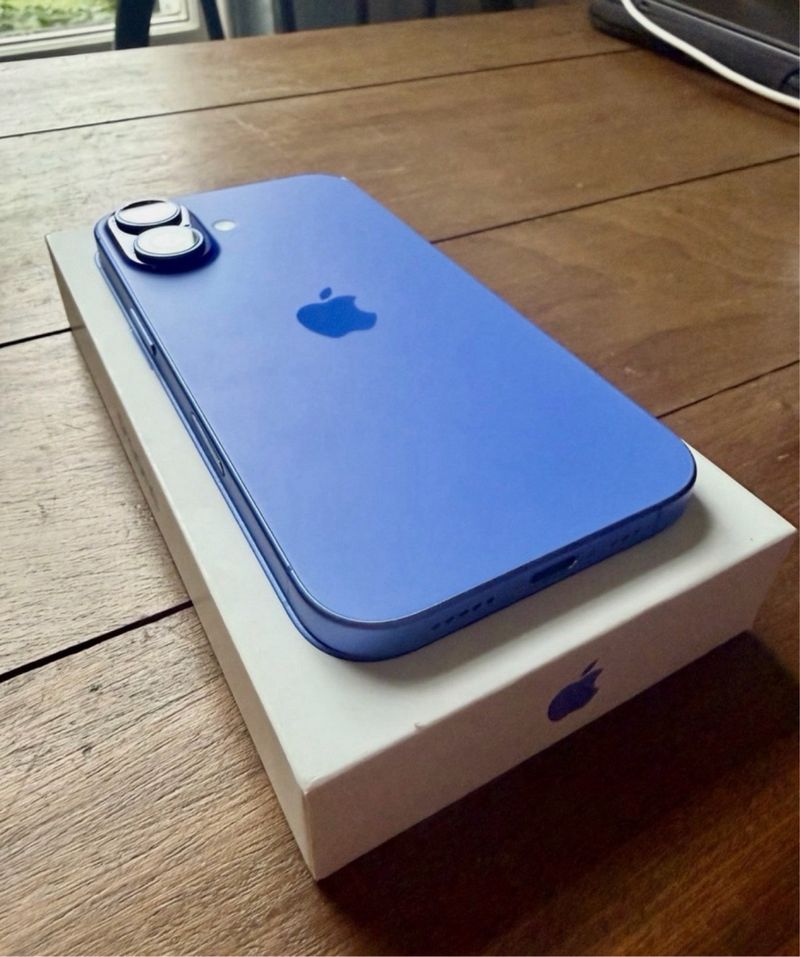 iPhone 16 Ultramarino 128GB - como nuevo afbeelding 4