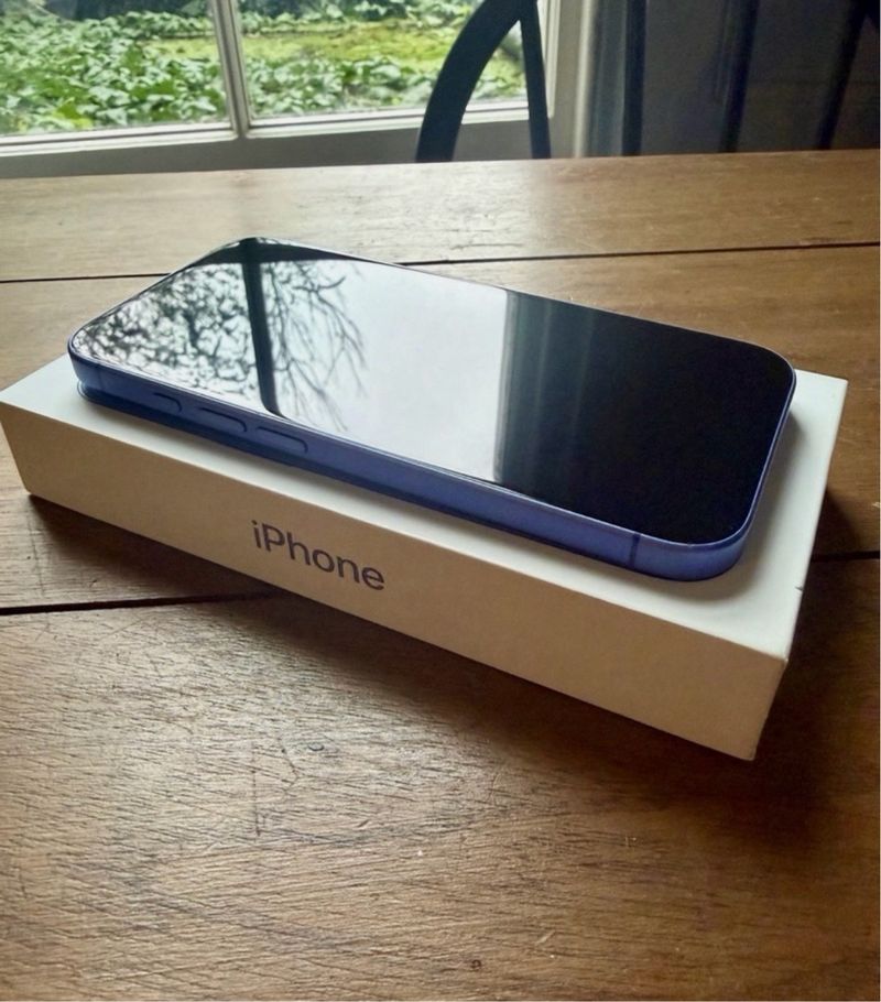 iPhone 16 Ultramarino 128GB - como nuevo afbeelding 6
