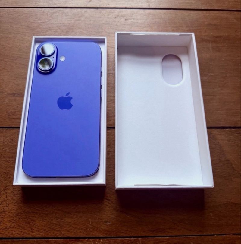 iPhone 16 Ultramarino 128GB - como nuevo afbeelding 2
