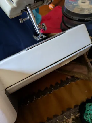 Máquina de coser Alfa 654