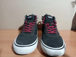 Zapatillas Vans Botas Negras Cordones Rojos