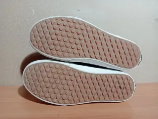 Zapatillas Vans Botas Negras Cordones Rojos