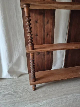 Estantería de madera