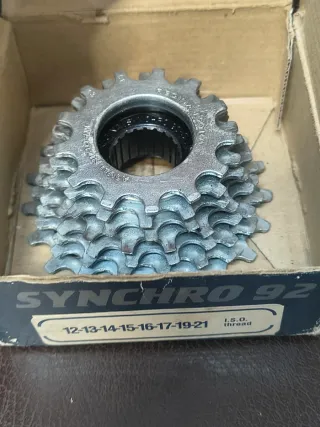 Piñones Regina Synchro 92. 8v