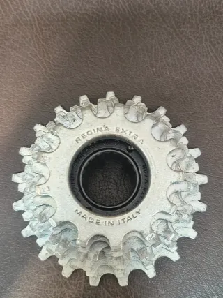 Piñones Regina Synchro 92. 8v