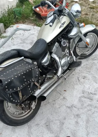 Moto Cruiser Prata e Preta