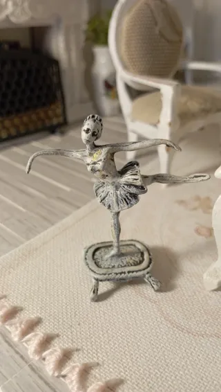Ballerina in metallo miniatura 1:12 shabby chic