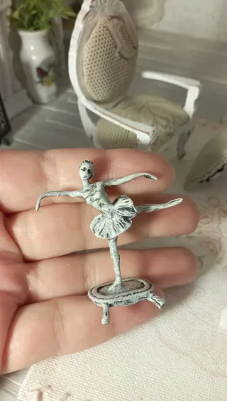 Ballerina in metallo miniatura 1:12 shabby chic