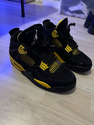 Jordan Retro 4 Negro Amarillo