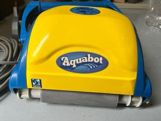 Robot Limpiafondos Aquabot Piscina
