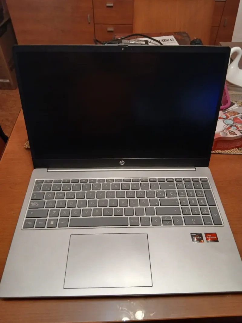 Portátil HP Ryzen 3 7320U 8 gb Ram