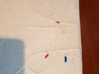 Sábana antigua bordada