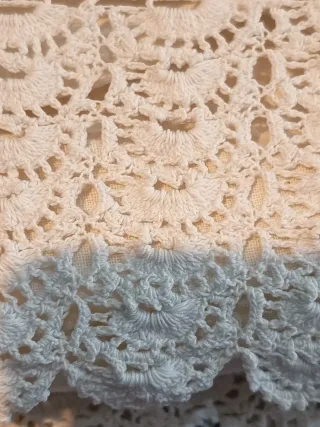 Sábana antigua bordada