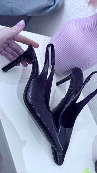 Tacones Stradivarius color burdeos