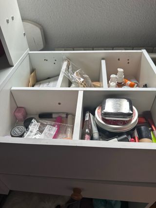 Tocador blanco con cajones