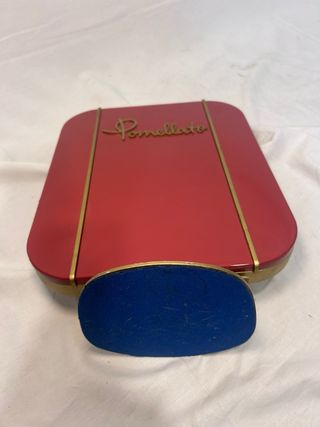 Display Pomellato Joyería Metal Dorado Rojo