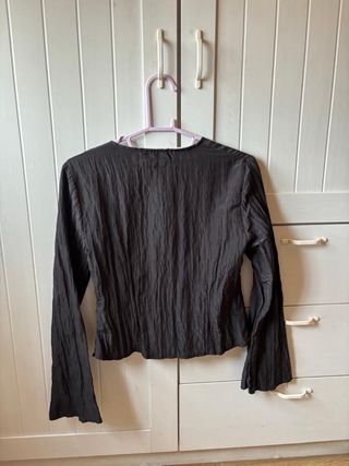 Blusa escotada negra