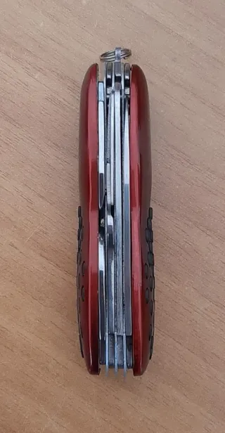 Coltellino tascabile multiuso