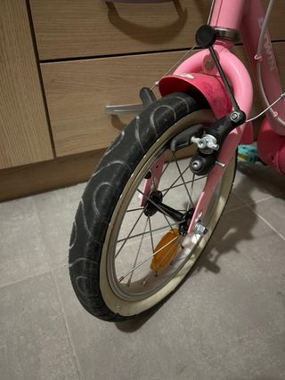 Bicicleta infantil rosa Decathlon.