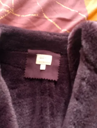 Abrigo color vino de ante