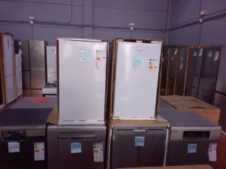 Frigorífico blanco bajo encimera en oferta