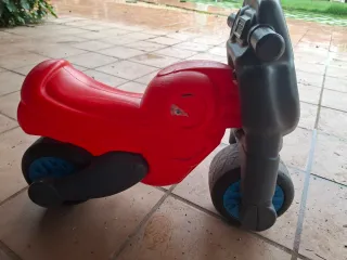 Moto correpasillos FEBER